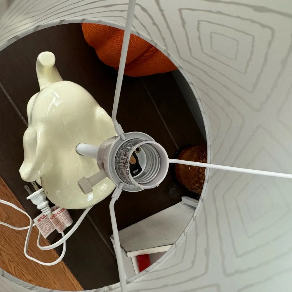 Elephant lamp with chevron shade - Picture 3 of 5